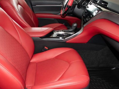 Used 2019 Toyota Camry XSE FWD image 10