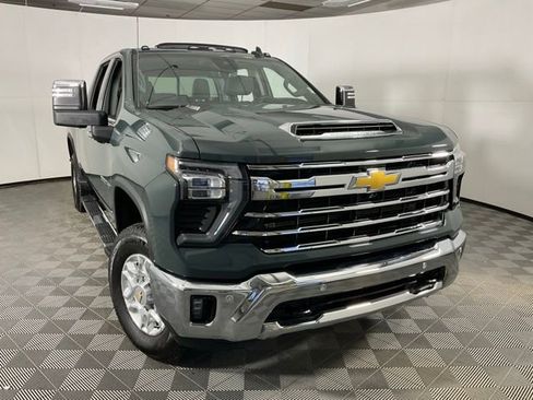Used 2025 Chevrolet Silverado 2500 LTZ w/ LTZ Convenience Package image 10