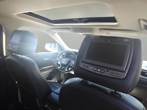 Used 2017 GMC Acadia Denali w/ Technology Package AWD/4WD image 33