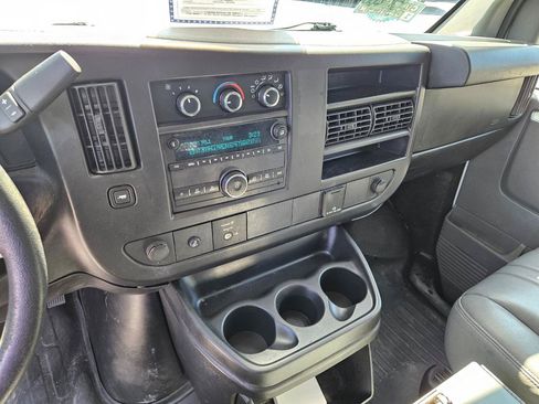 Used 2015 Chevrolet Express 2500 RWD image 16