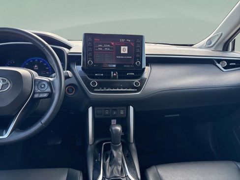 Used 2022 Toyota Corolla Cross XLE w/ Convenience Package image 13
