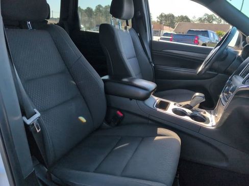 Used 2018 Jeep Grand Cherokee Laredo image 30