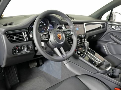 New 2026 Porsche Macan image 4