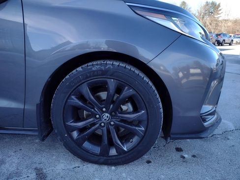 Used 2022 Toyota Sienna XSE image 10