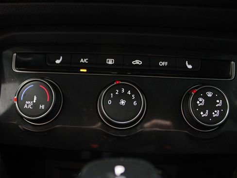 Used 2022 Volkswagen Tiguan S image 33