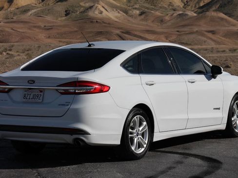 Used 2018 Ford Fusion SE FWD image 8