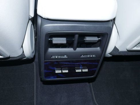Certified 2026 Porsche Macan Turbo Electric AWD/4WD image 31
