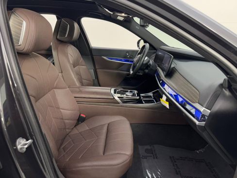 Used 2024 BMW i7 eDrive50 w/ M Sport Package image 16
