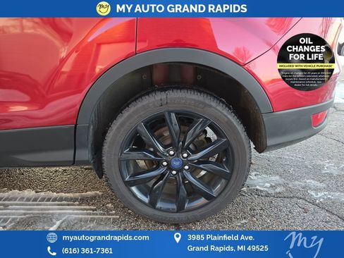 Used 2017 Ford Escape SE w/ SE Sport Appearance Package image 44