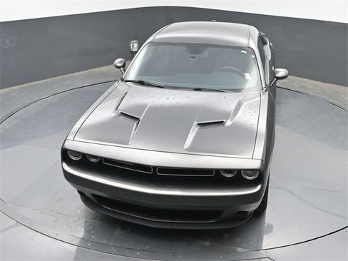 Used 2022 Dodge Challenger SXT image 23