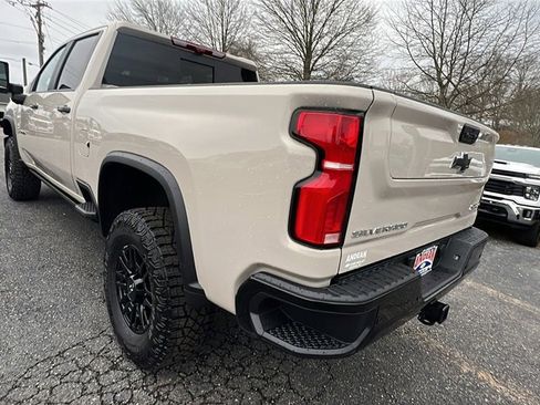 New 2026 Chevrolet Silverado 2500 ZR2 image 7