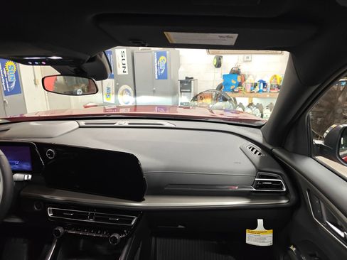 Used 2025 Chevrolet Traverse LT w/ Midnight/Sport Edition image 19