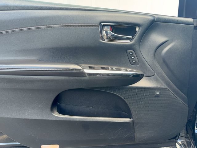 Used 2018 Toyota Avalon Limited FWD image 12
