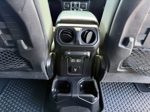 Used 2018 Jeep Wrangler Unlimited Rubicon image 27