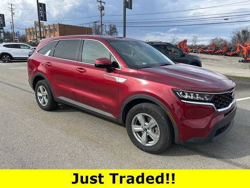 Used 2021 Kia Sorento LX image 1