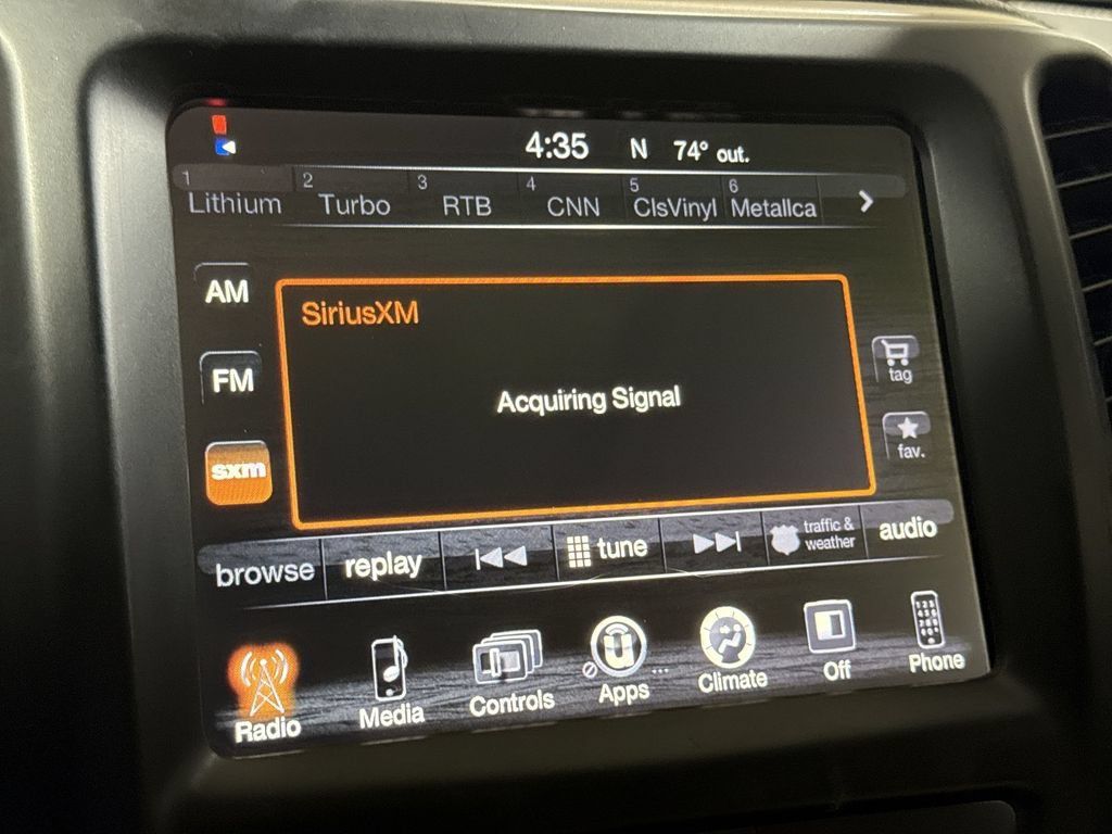 Used 2017 Jeep Cherokee Latitude w/ Comfort & Sound Group AWD/4WD image 14
