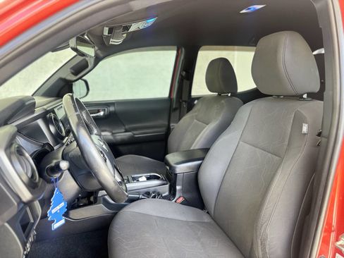 Used 2018 Toyota Tacoma TRD Sport image 15