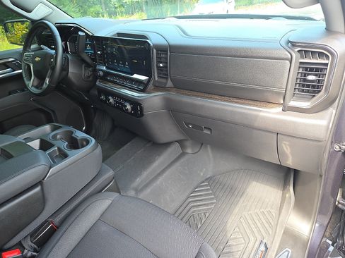 Used 2023 Chevrolet Silverado 1500 LT AWD/4WD image 17