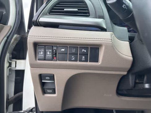 Used 2018 Honda Odyssey Elite image 10