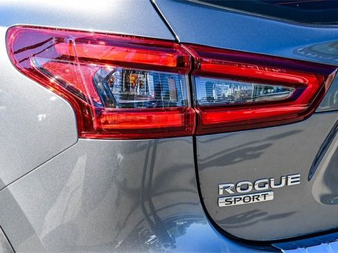 Used 2022 Nissan Rogue Sport SL image 9