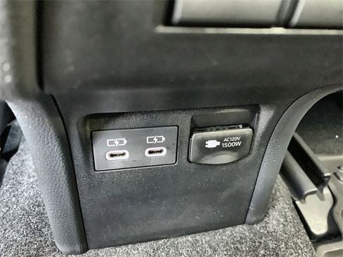 New 2025 Toyota Prius Plug-In Hybrid image 33