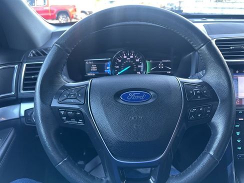 Used 2019 Ford Explorer Limited w/ Class III Trailer Tow Package image 18