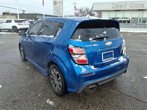 Used 2017 Chevrolet Sonic LT w/ Fun and Sun Package image 7