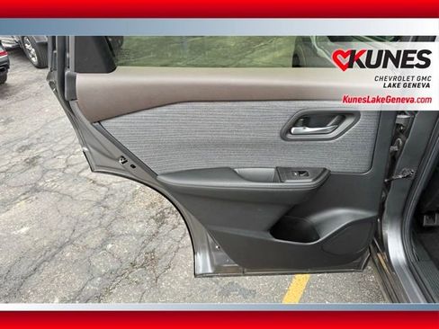 Used 2023 Nissan Rogue SV image 14