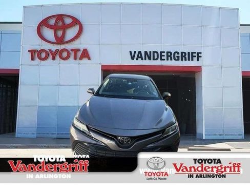 Used 2019 Toyota Camry LE FWD image 1