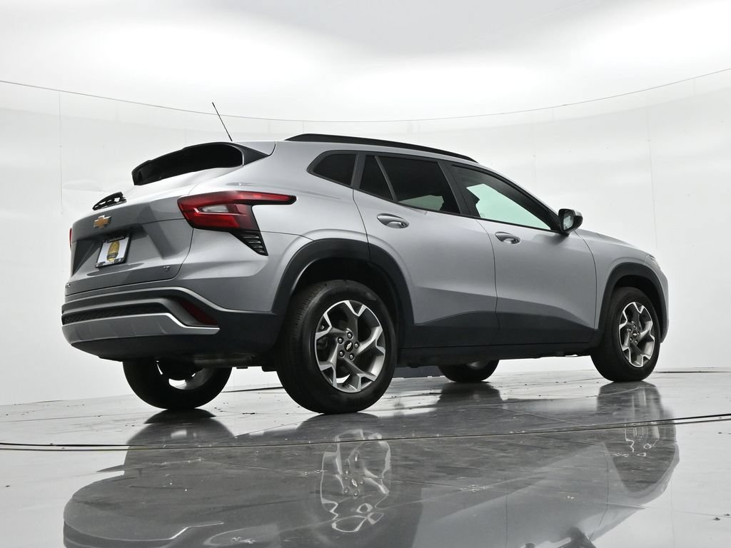 Used 2025 Chevrolet Trax LT FWD image 24