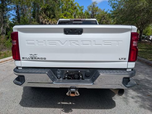 Used 2022 Chevrolet Silverado 3500 LTZ w/ LTZ Convenience Package image 7