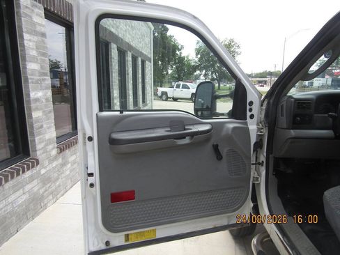 Used 2004 Ford F550 2WD Crew Cab Super Duty image 10