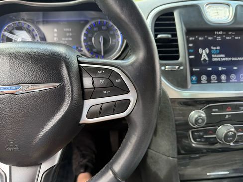 Used 2017 Chrysler 300 Limited image 23