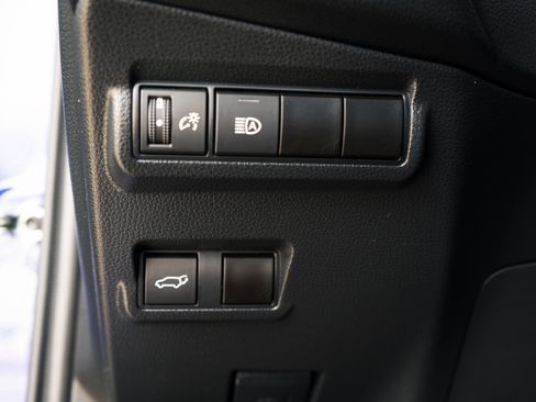 Used 2024 Toyota Corolla Cross XLE w/ Convenience Package image 39