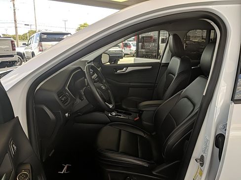 Certified 2022 Ford Escape SEL w/ Technology Package image 9