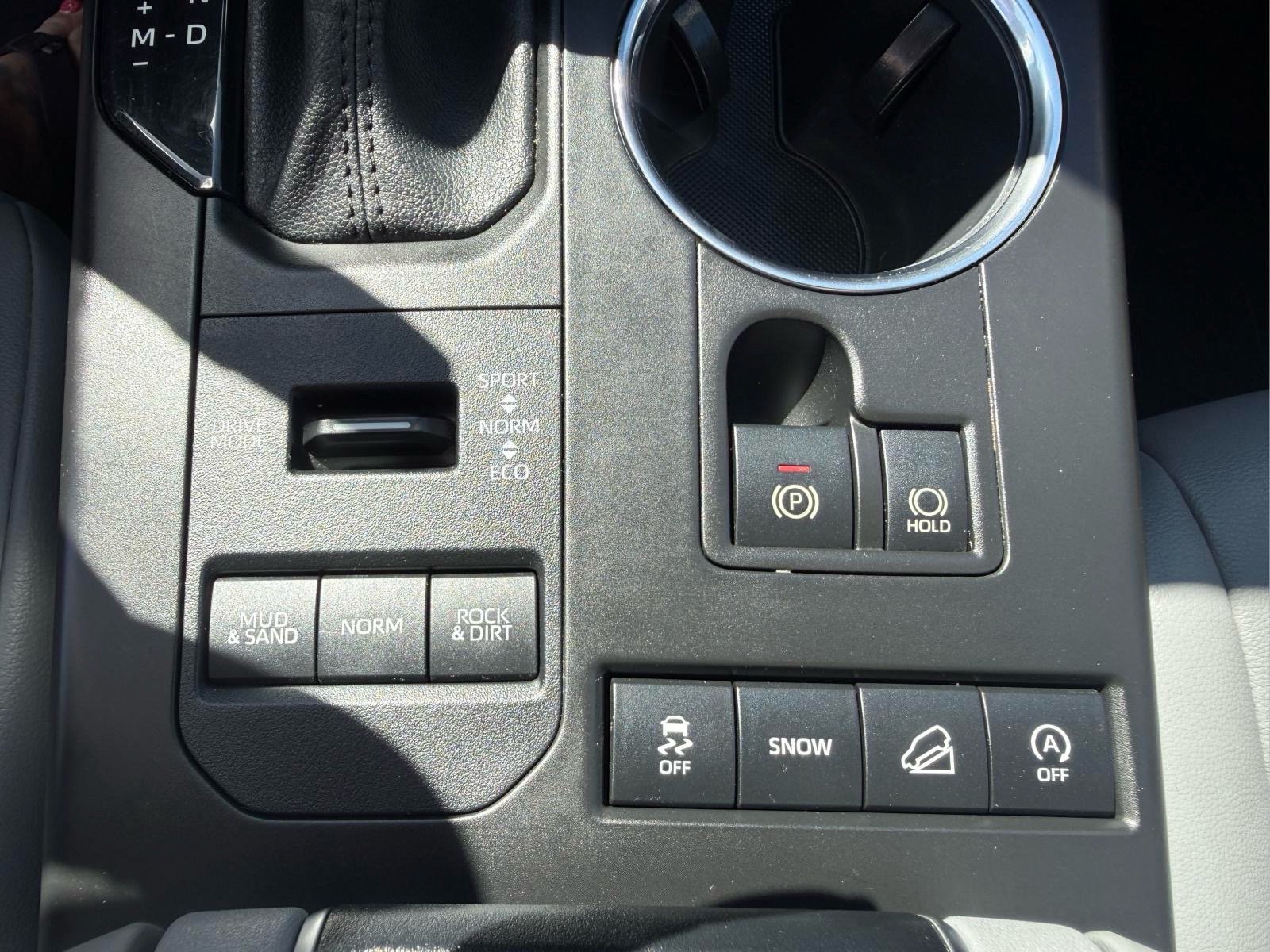 Used 2021 Toyota Highlander XLE AWD/4WD image 28