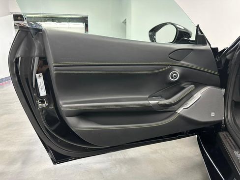 Used 2019 Ferrari Portofino RWD image 49