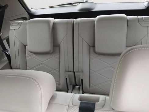 Used 2024 Volkswagen Atlas SE image 11