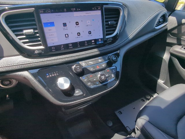 New 2027 Chrysler Pacifica Select w/ Family Tech Group FWD image 17