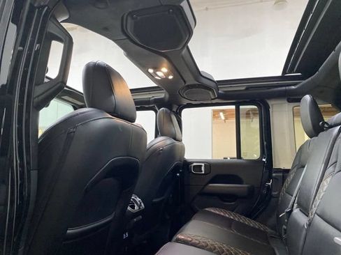 Used 2022 Jeep Wrangler Unlimited Sahara AWD/4WD image 27