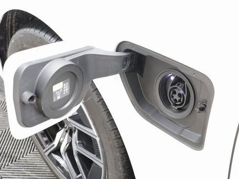 Certified 2025 BMW 750e xDrive 750e xDrive image 17