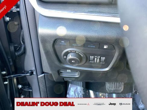 New 2025 Jeep Grand Cherokee Limited 4xe w/ Luxury Tech Group II image 17