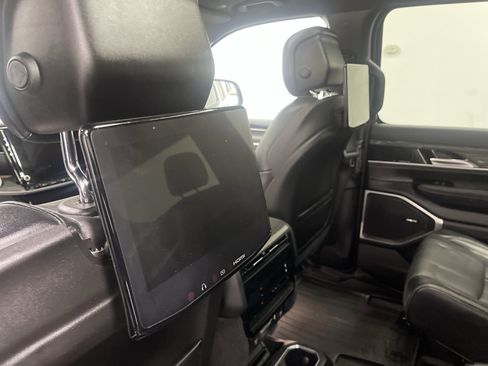 Used 2022 Jeep Wagoneer Series II w/ Premium Group I image 21