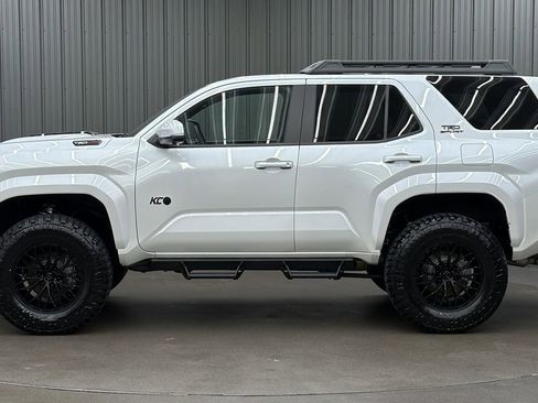 Used 2025 Toyota 4Runner TRD Sport Premium AWD/4WD image 2