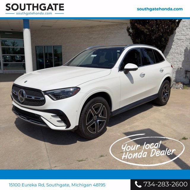 Used 2023 Mercedes-Benz GLC 300 4MATIC image 1