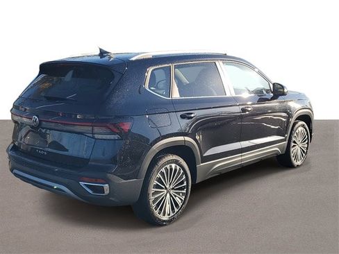New 2026 Volkswagen Taos SE image 4