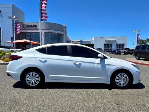 Used 2019 Hyundai Elantra SE w/ Cargo Package FWD image 7