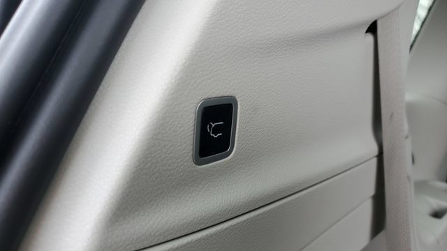 Used 2024 Chrysler Pacifica Touring-L FWD image 29