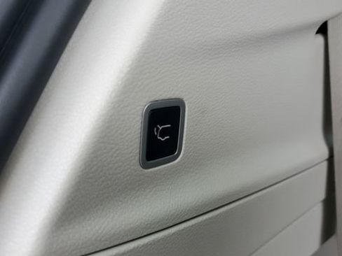 Certified 2024 Chrysler Pacifica Touring-L image 29