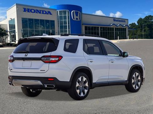 New 2026 Honda Pilot Touring image 4